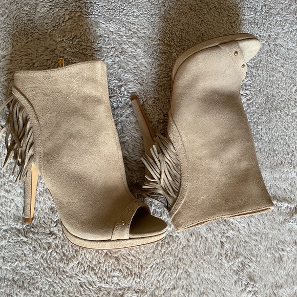 COLIN STUART BEIGE GENUINE LEATHER STILETTO BOOTIE - Picture 2 of 5